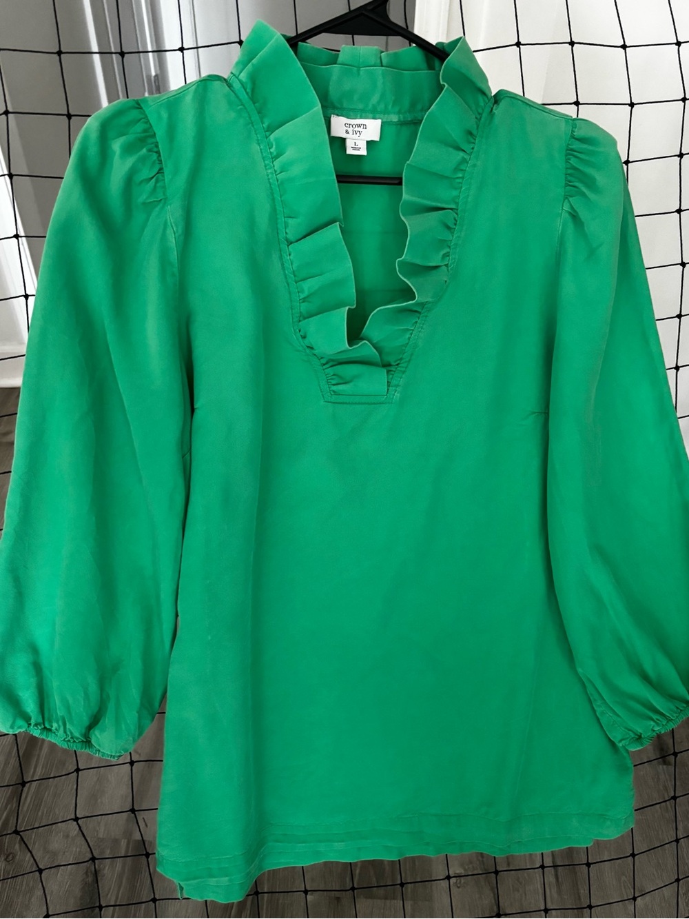 crown & ivy Emerald Green Ruffle V-Neck Blouse